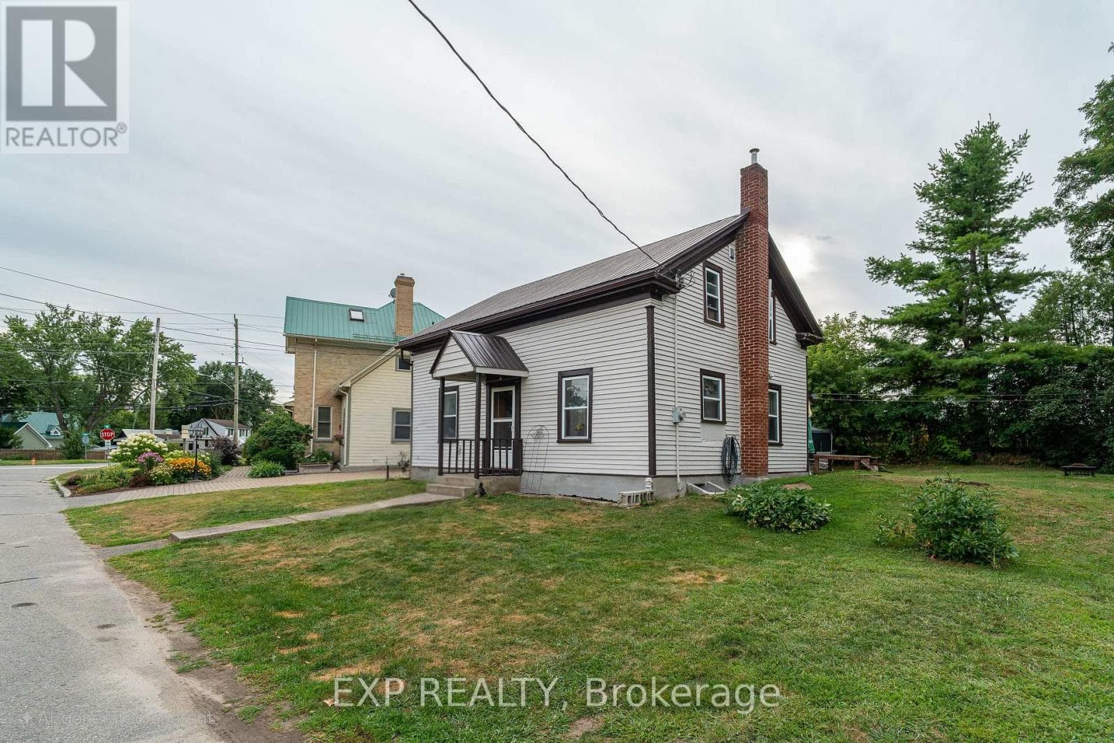 4 bed 1 bath single family at 105 RIDEAU STREET — $399,000