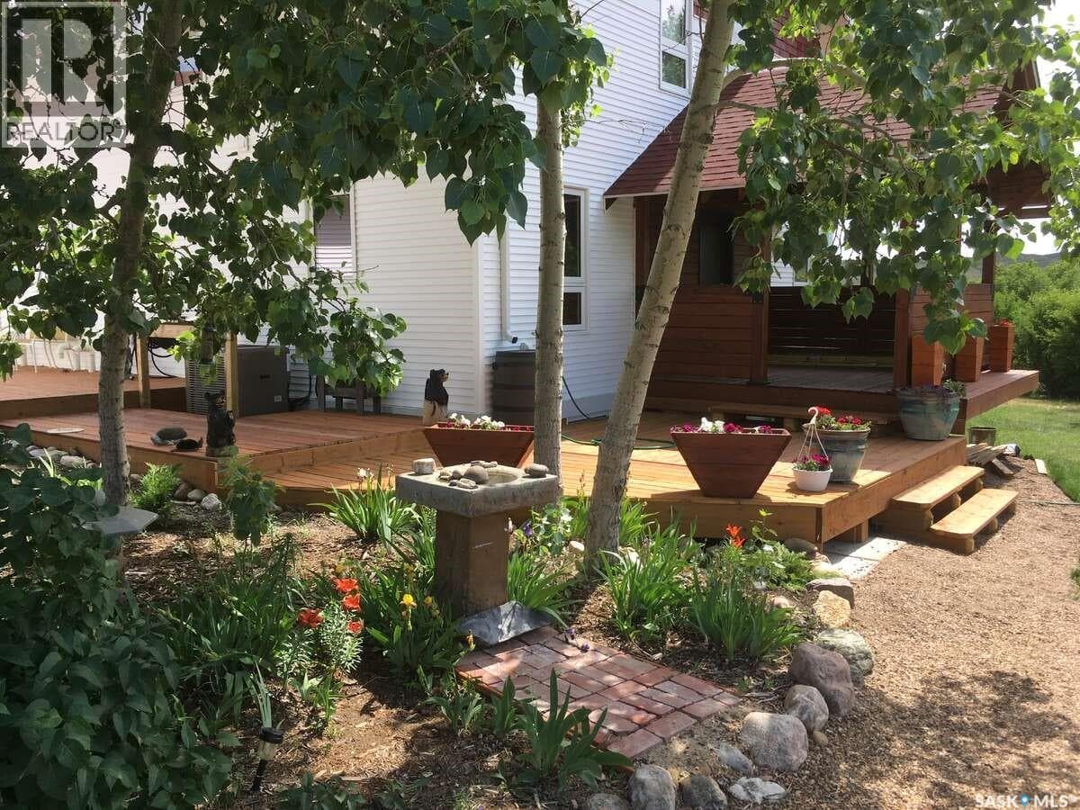 2015 1st STREET N photo 4