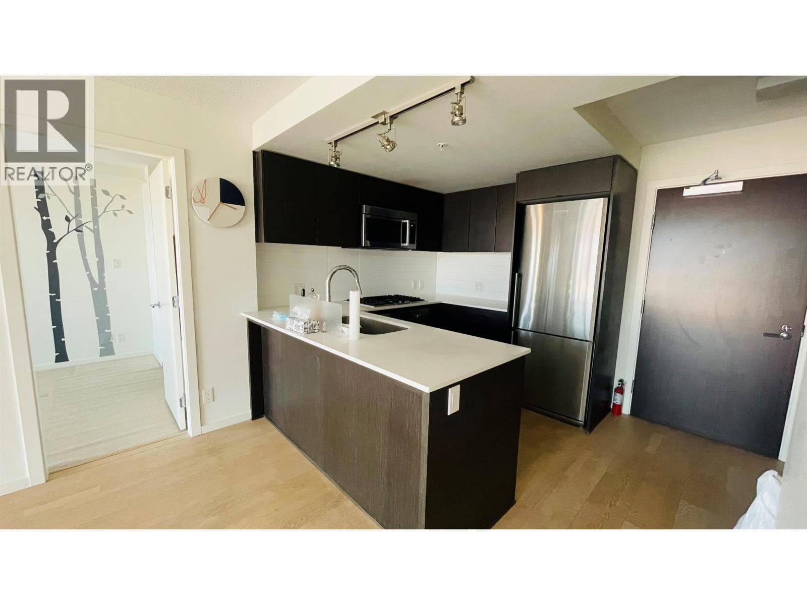 1107 7788 ACKROYD ROAD photo 2