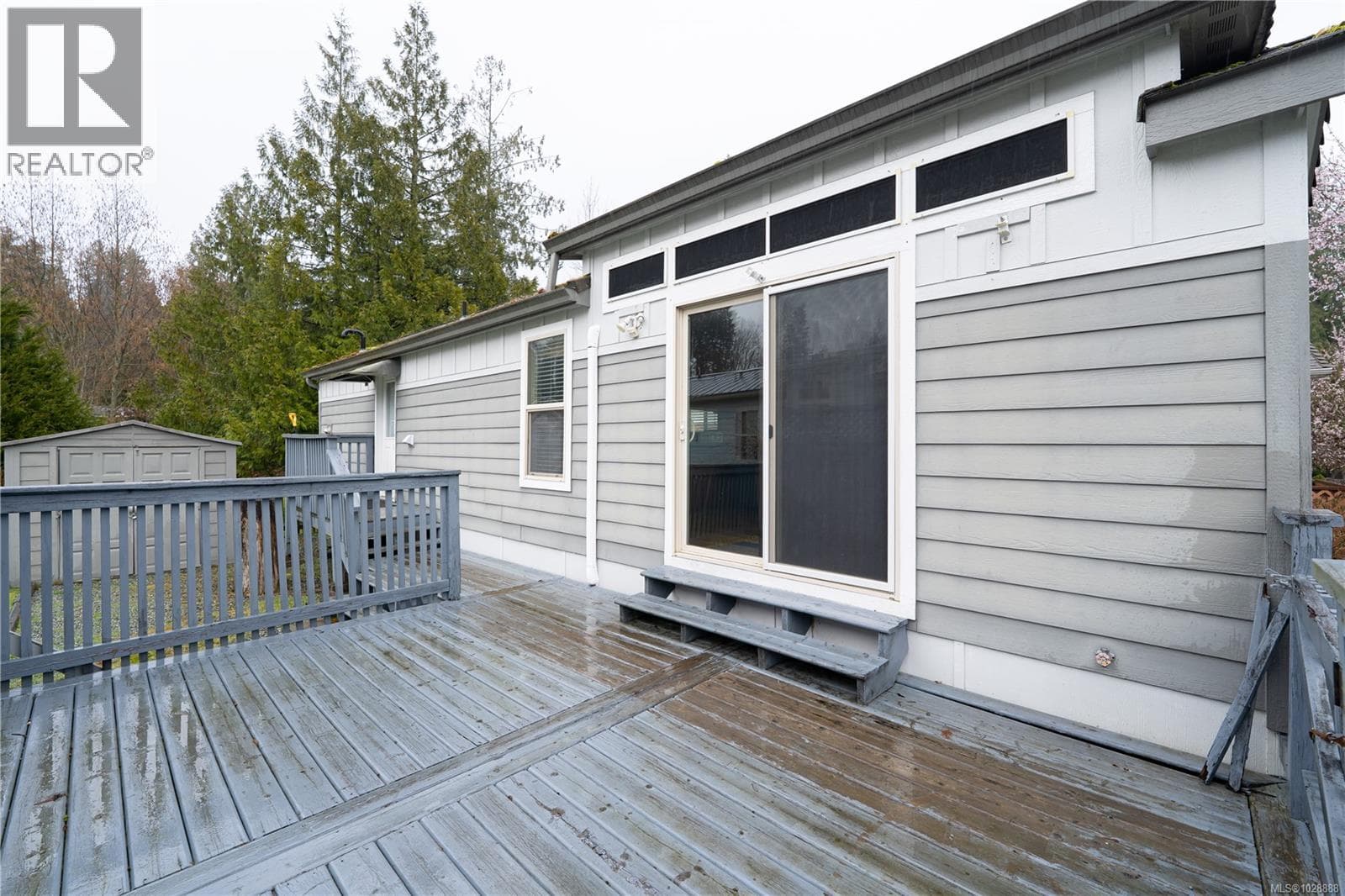 256 3042 River Rd photo 2