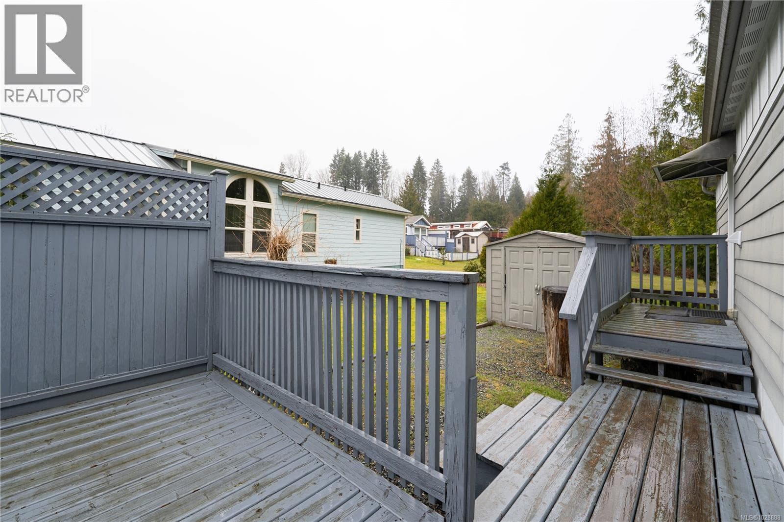 256 3042 River Rd photo 3