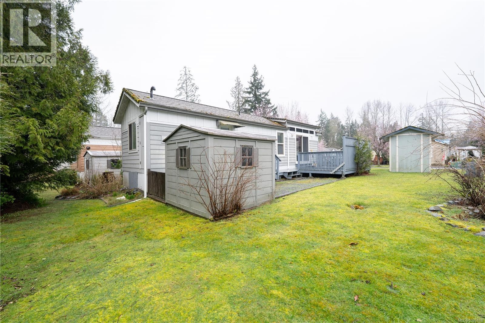 256 3042 River Rd photo 4