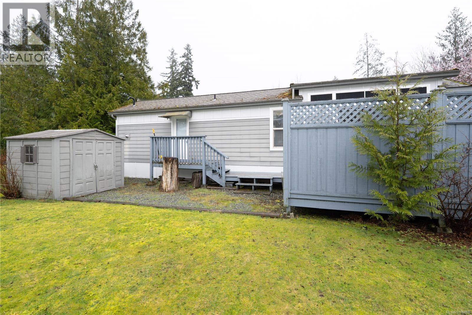 256 3042 River Rd photo 5