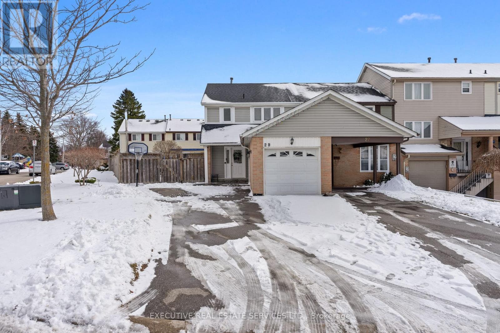 29 SPARKLETT CRESCENT photo 2