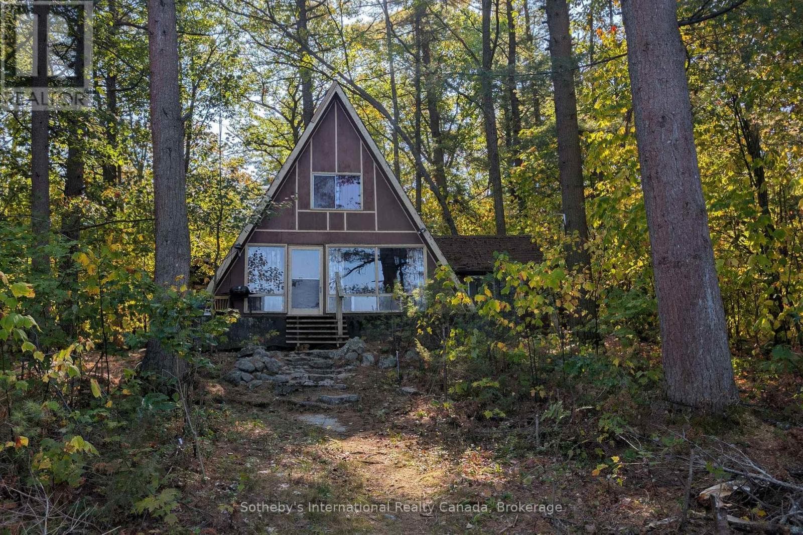 3 bed single family at 7128 GO HOME LAKE SHR — $369,000