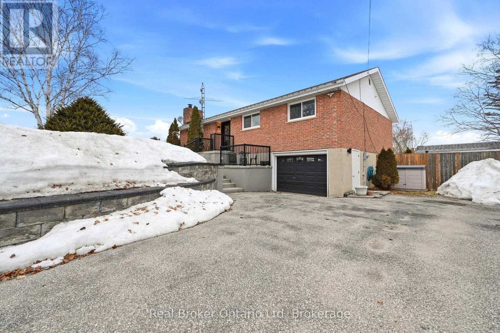 3 bed 3 bath single family at 8271 93 HIGHWAY — $649,900
