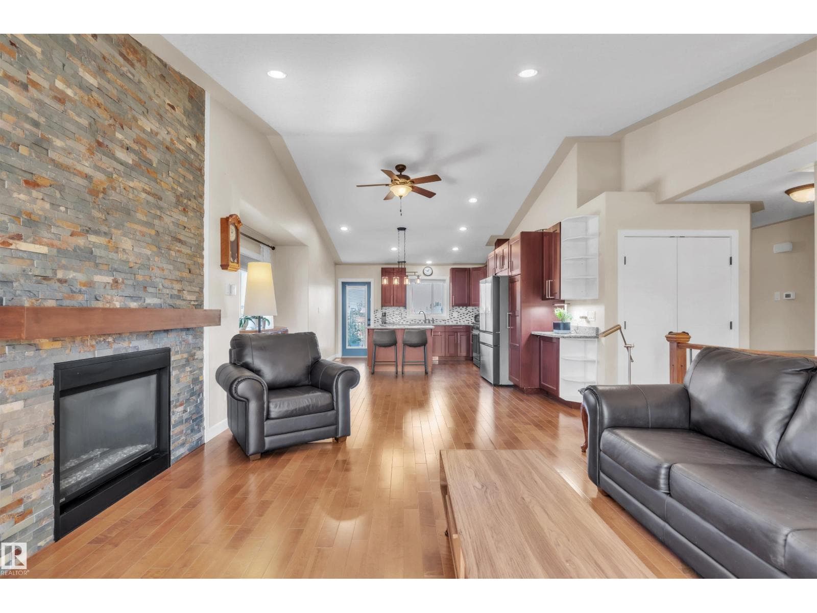 702 PHEASANT CL — photo 5