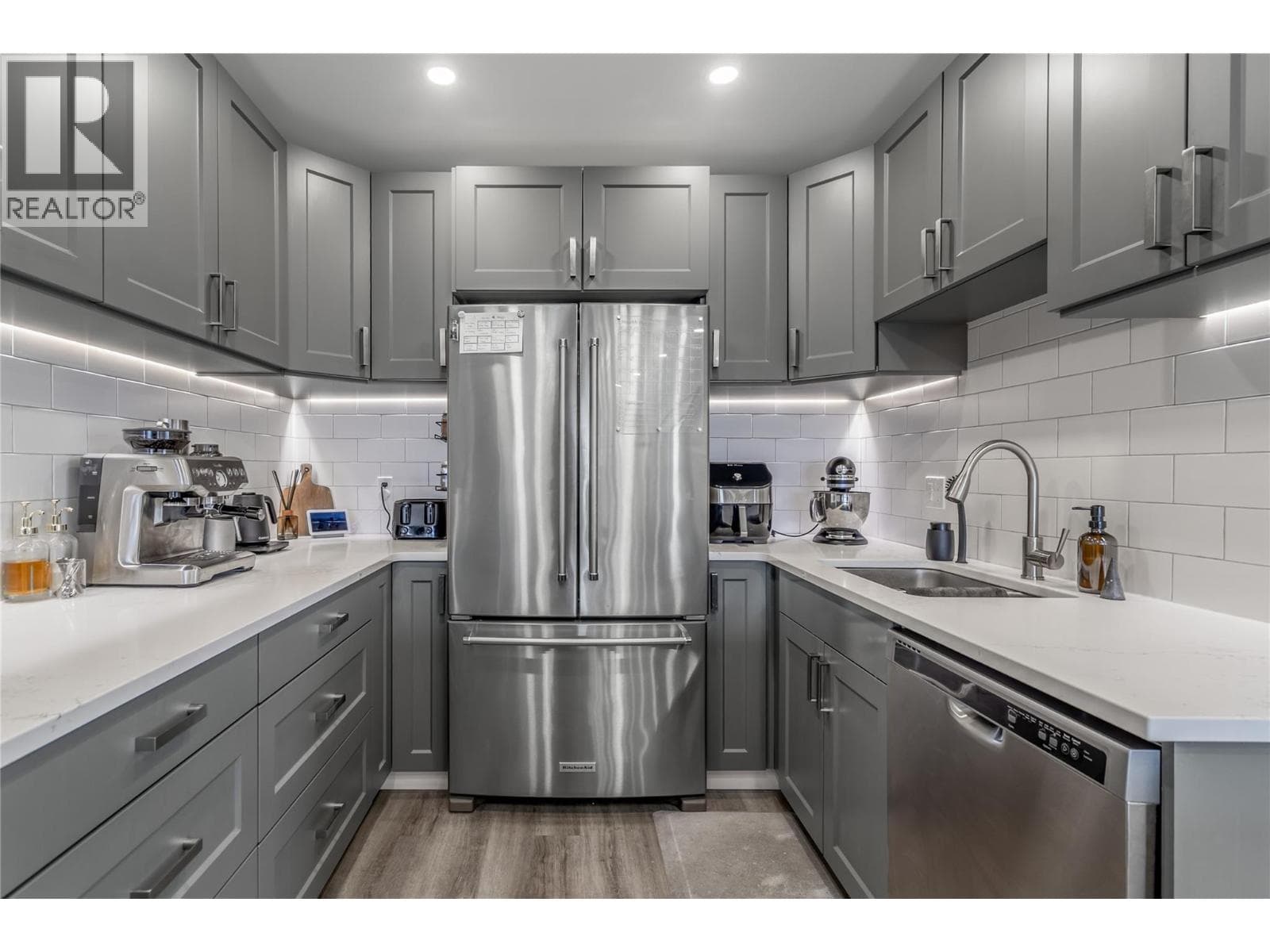 1075 Bernard Avenue Unit# 305 photo 5