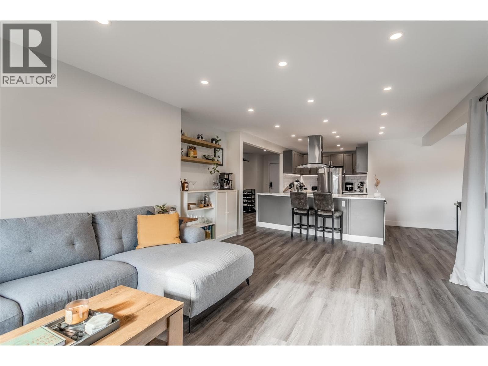 1075 Bernard Avenue Unit# 305 photo 3