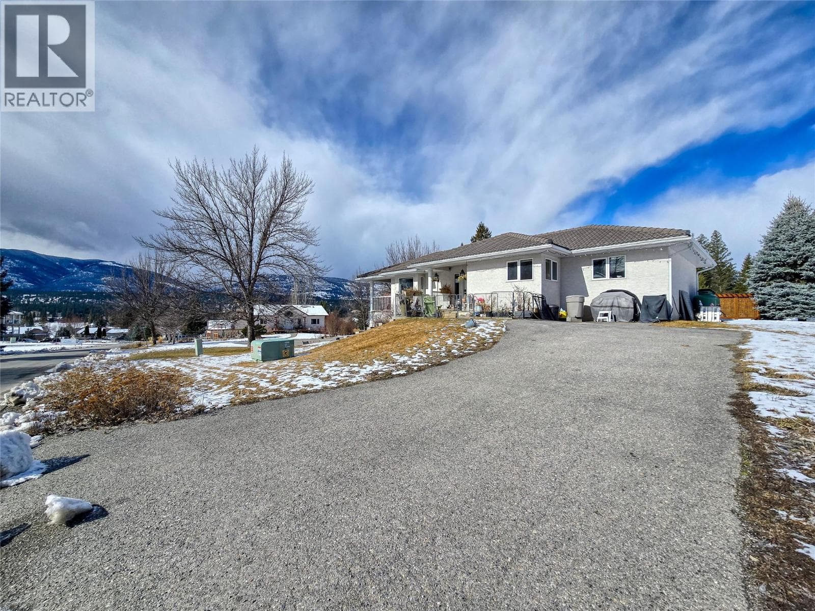 5031 RIVERVIEW Road photo 2