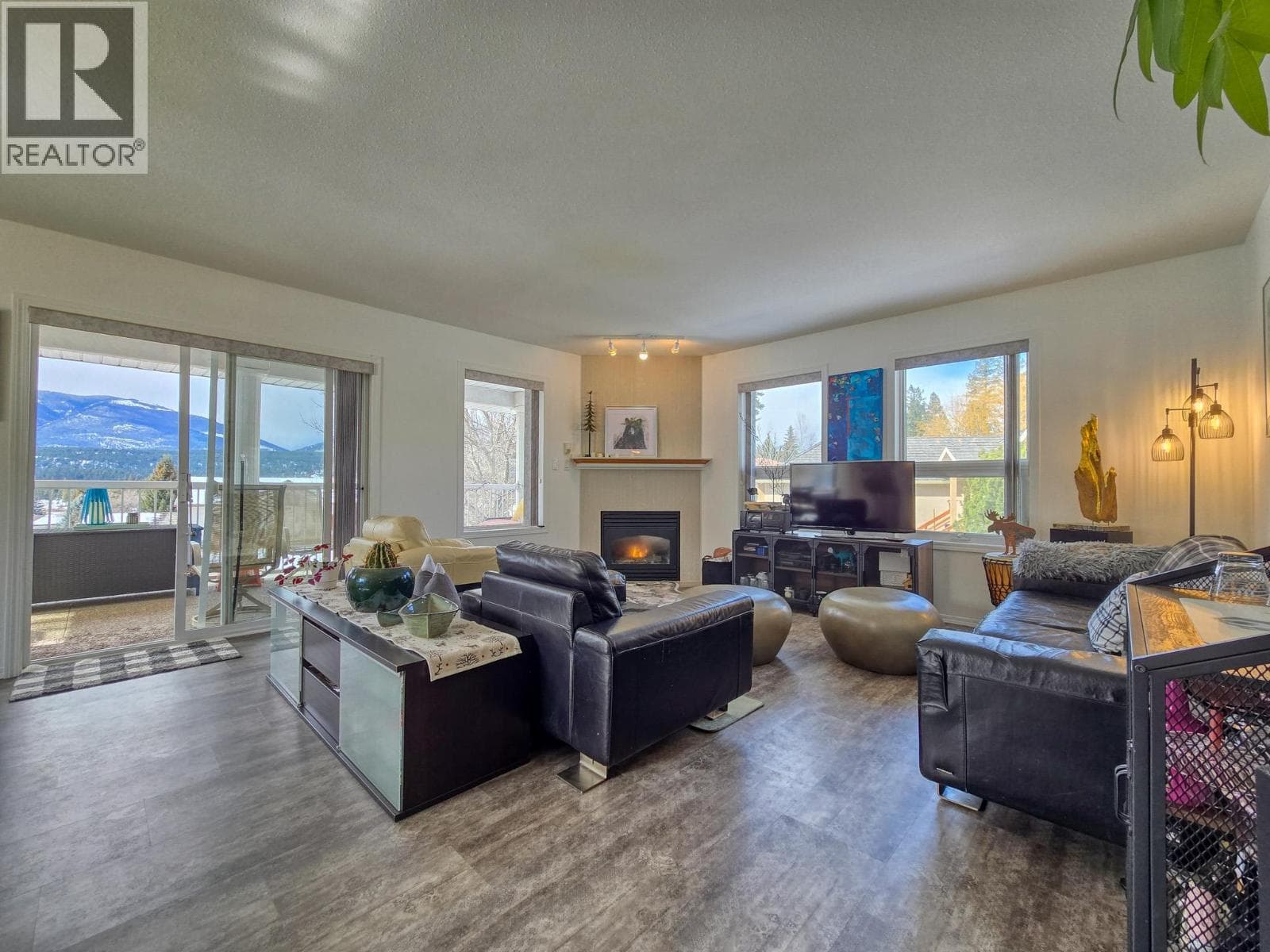 5031 RIVERVIEW Road photo 3