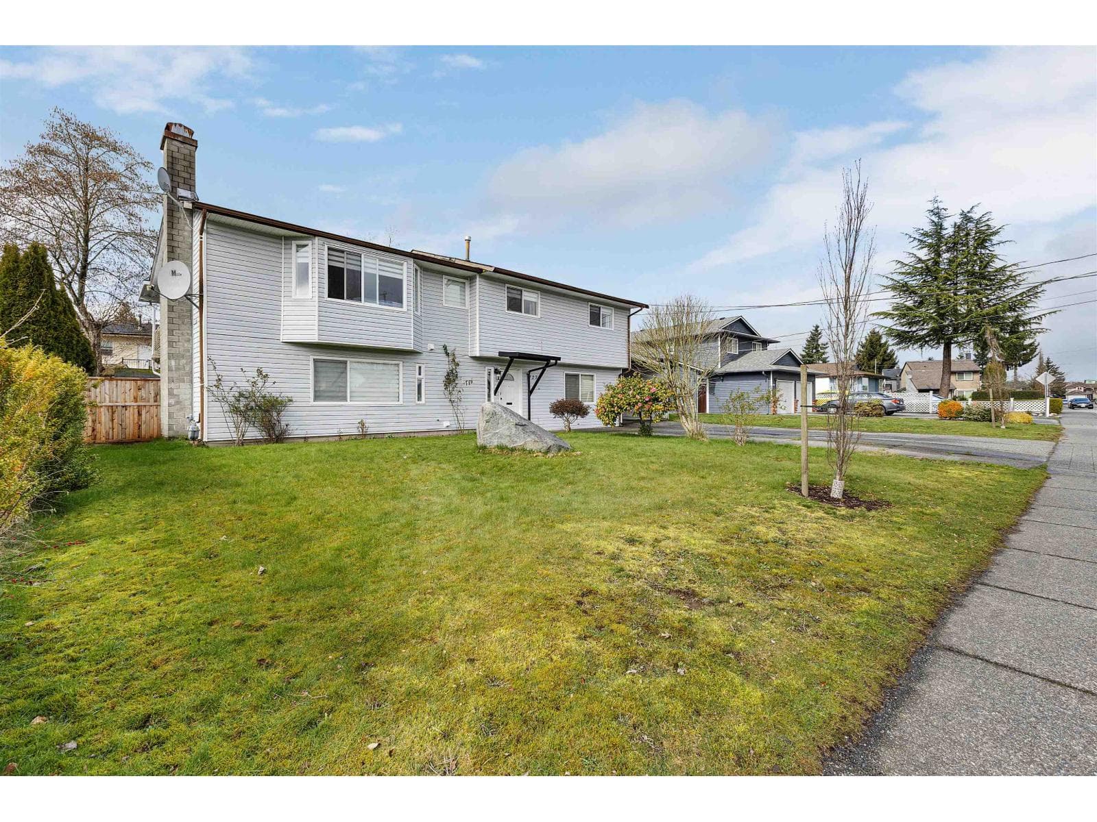 6 bed 4 bath single family at 7273 130 STREET — $1,399,000