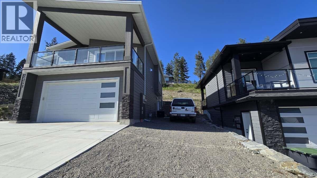 2852 Canyon Crest Drive photo 3