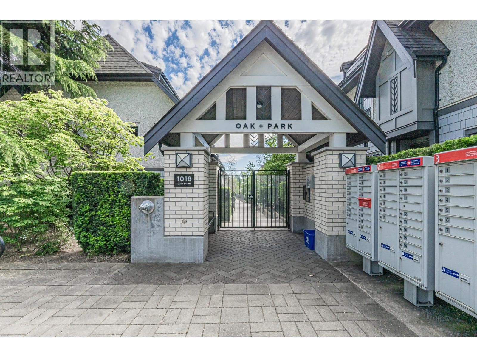 7903 OAK STREET photo 2
