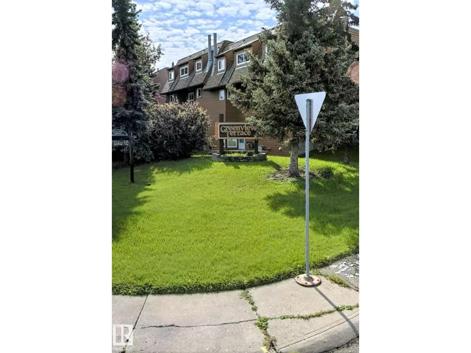 2 bed 1 bath single family at 5979 40 AV NW — $170,500