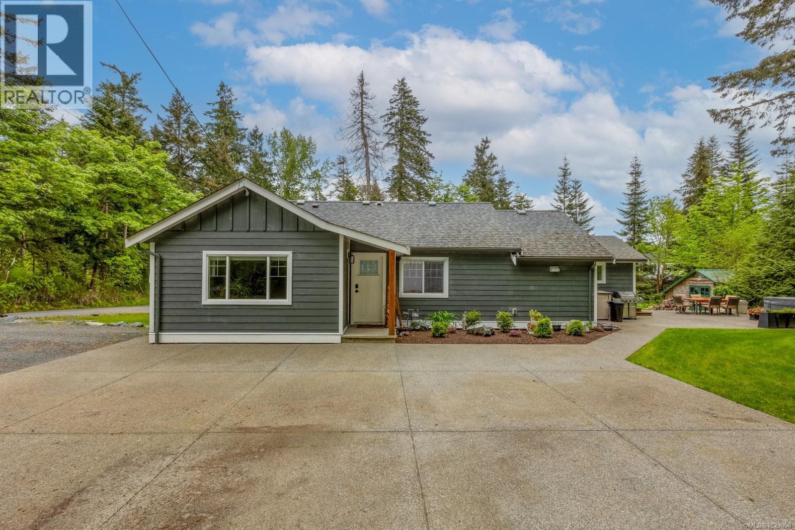 2 bed 2 bath single family at 3671 Thomson Rd — $875,000
