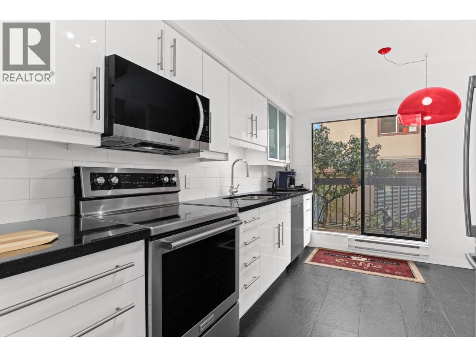 1286 W 7TH AVENUE photo 5