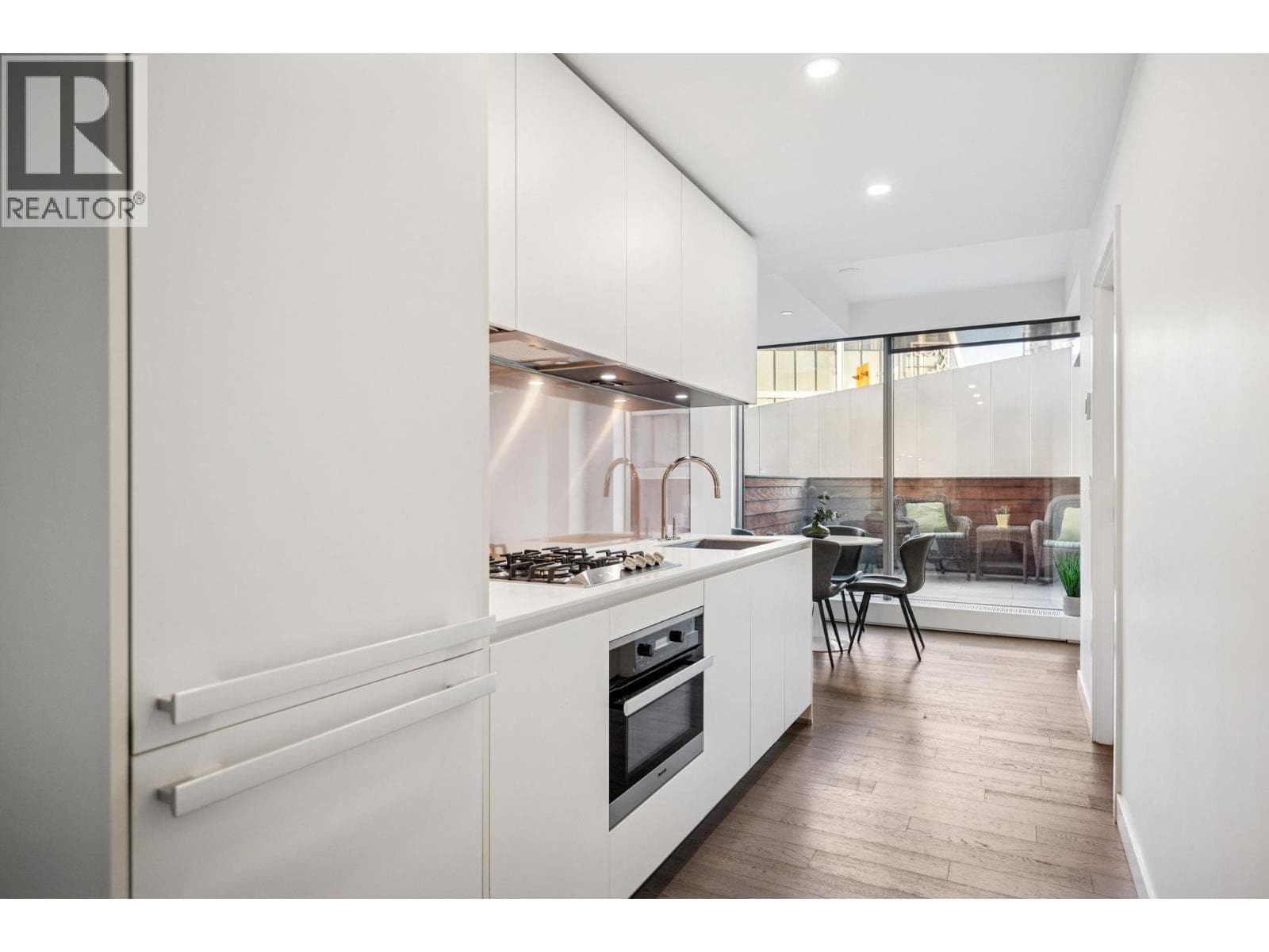 808 1480 HOWE STREET photo 3