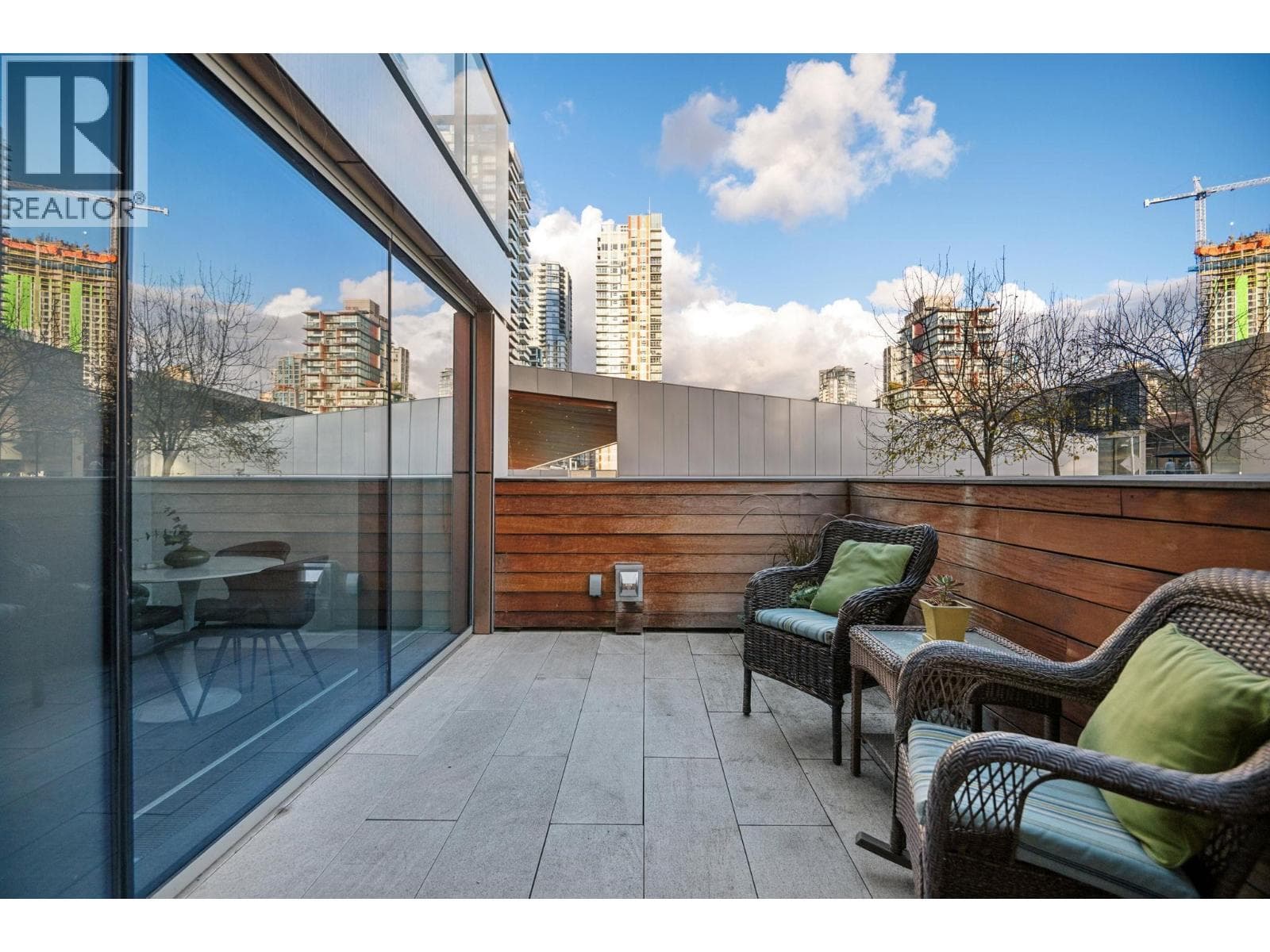 808 1480 HOWE STREET photo 5