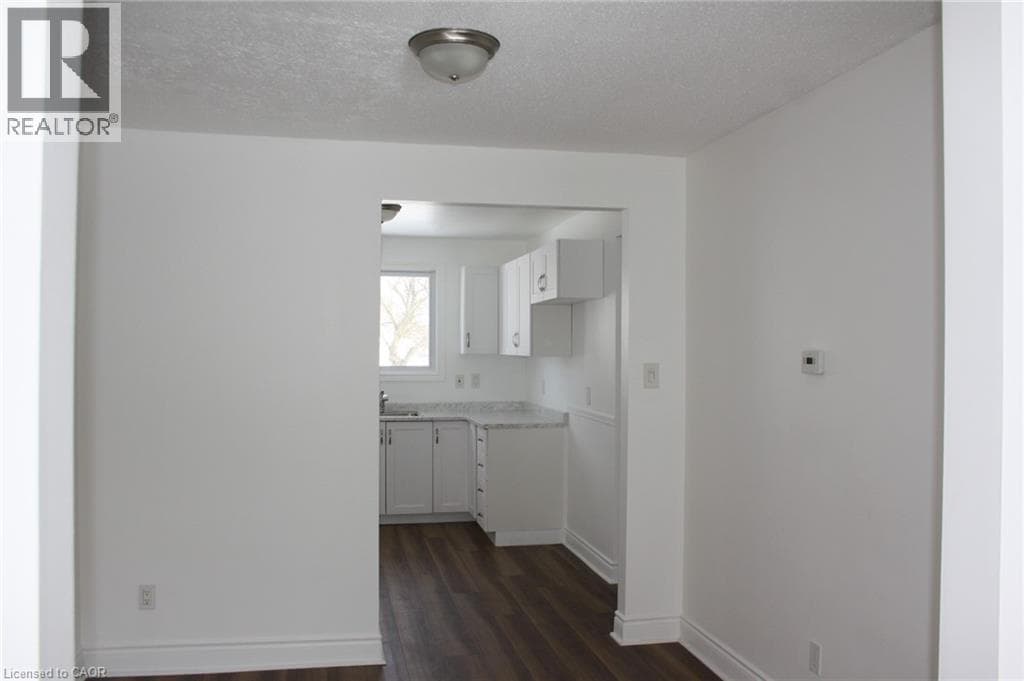 144 SEKURA Crescent photo 5
