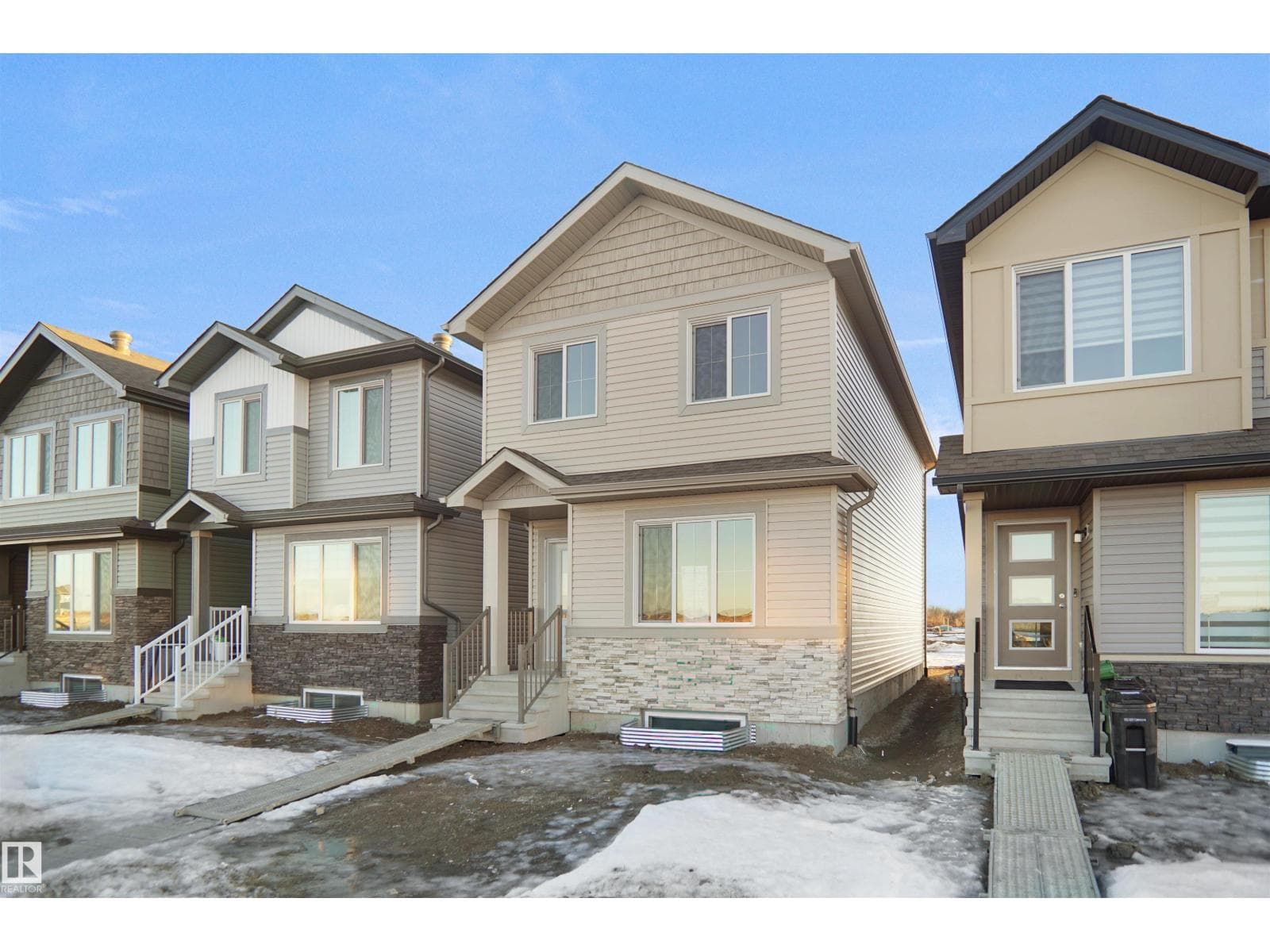 3 bed 3 bath single family at 20847 16 AV NW — $472,497