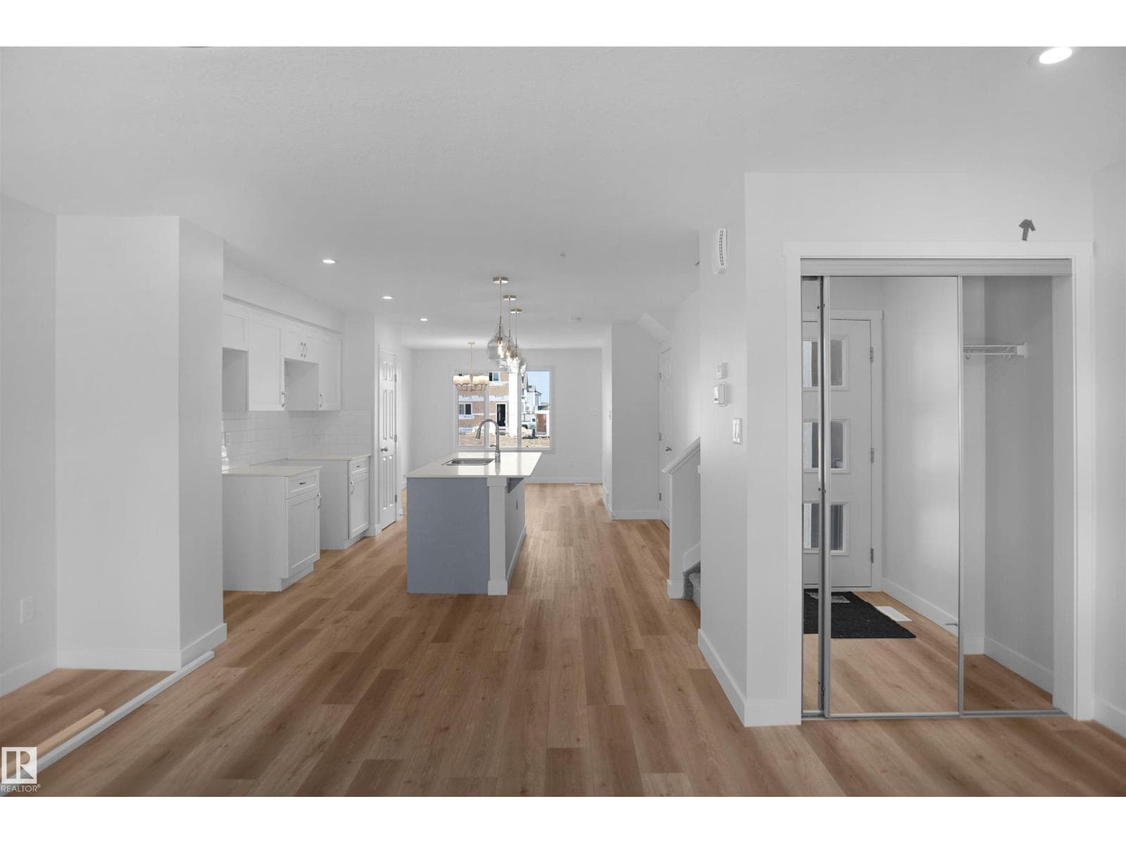 20847 16 AV NW photo 5