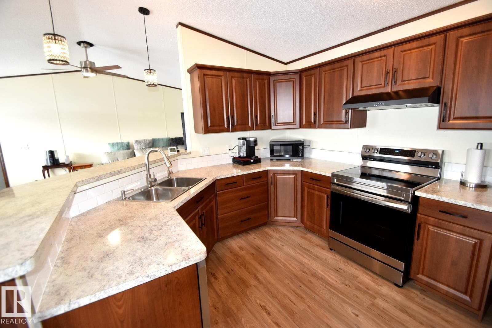 529, 13221 Twp Rd 680 photo 5