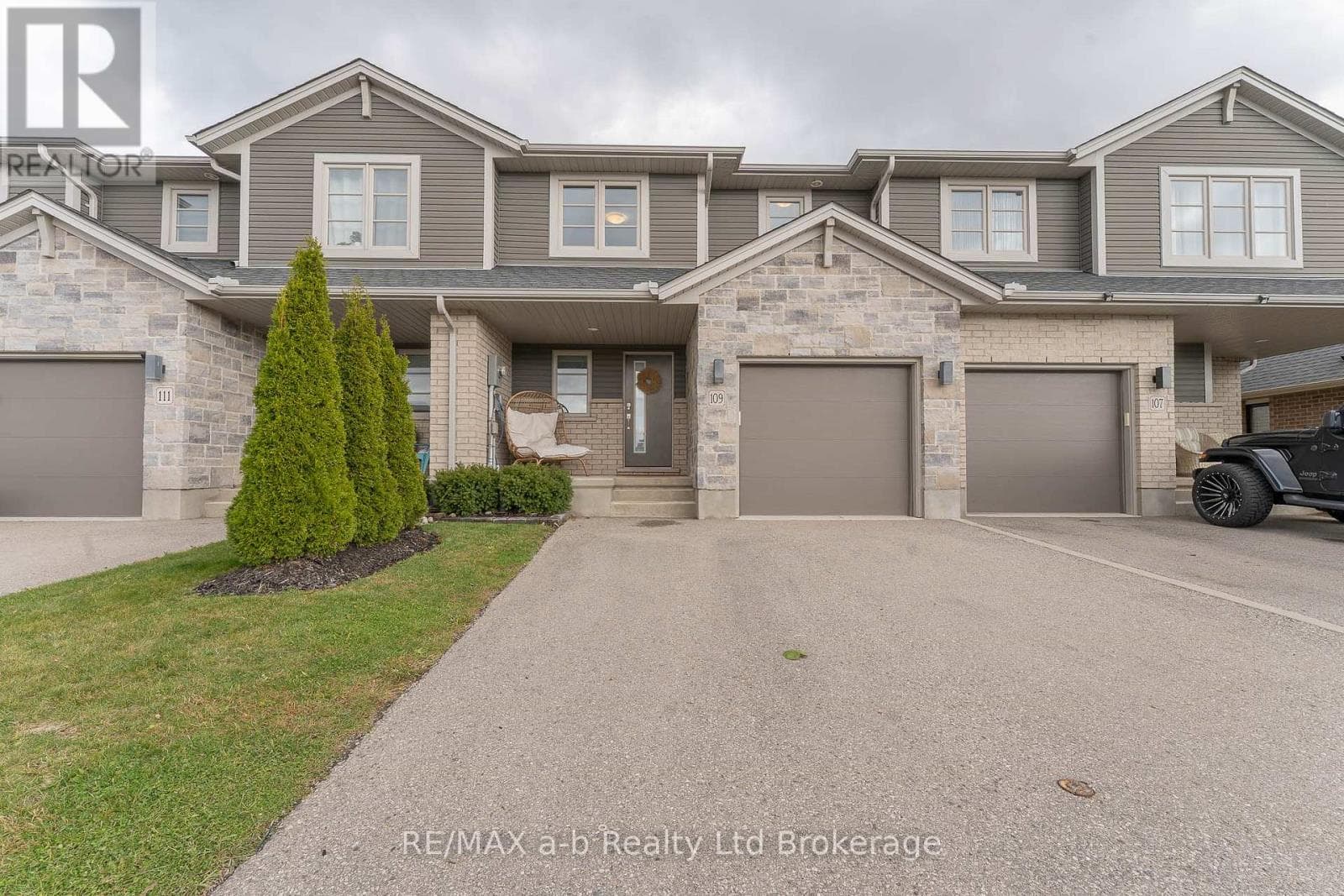 3 bed 3 bath single family at 109 DENRICH AVENUE — $547,000