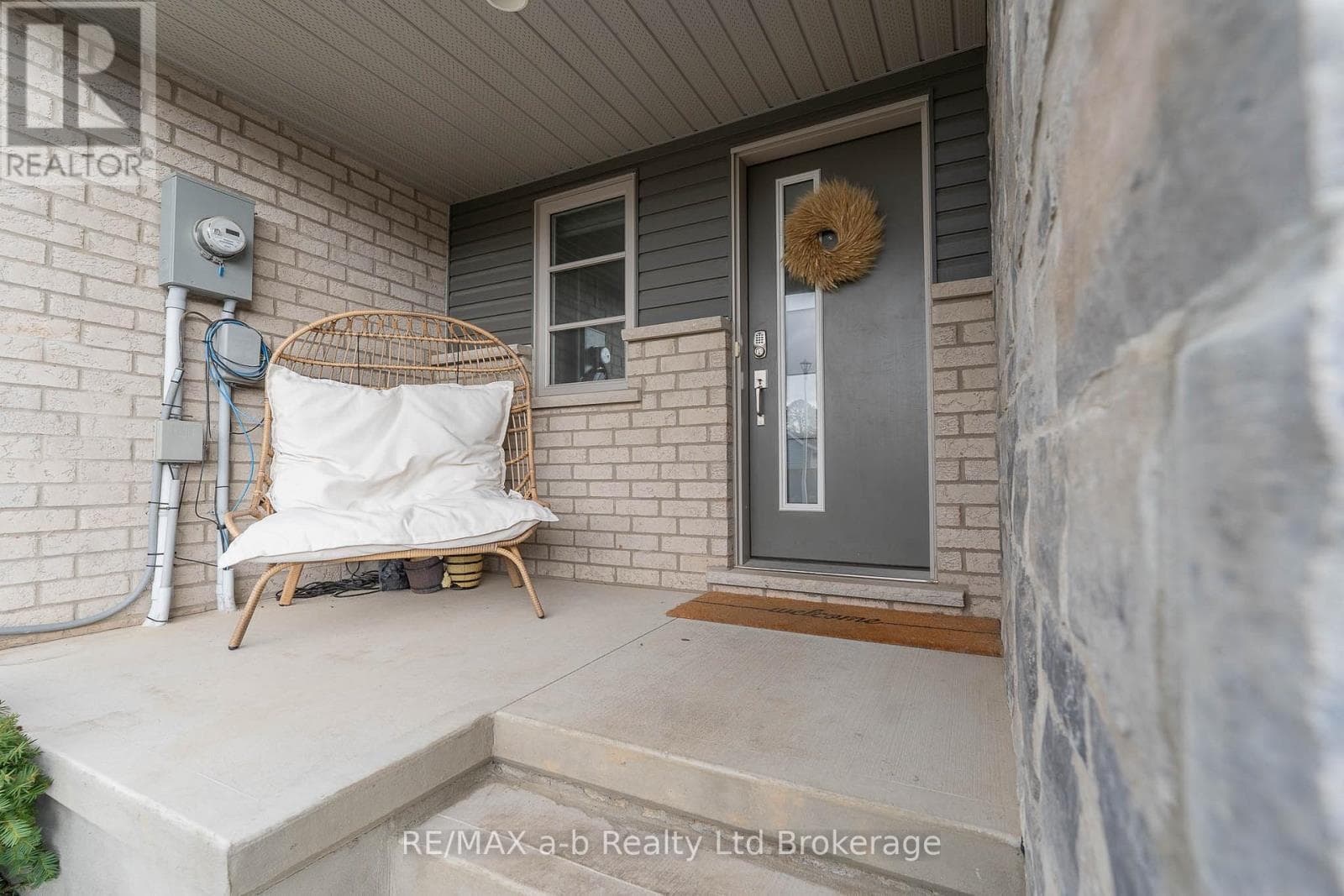 109 DENRICH AVENUE photo 3