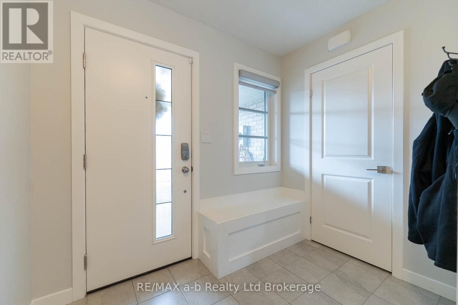 109 DENRICH AVENUE photo 4