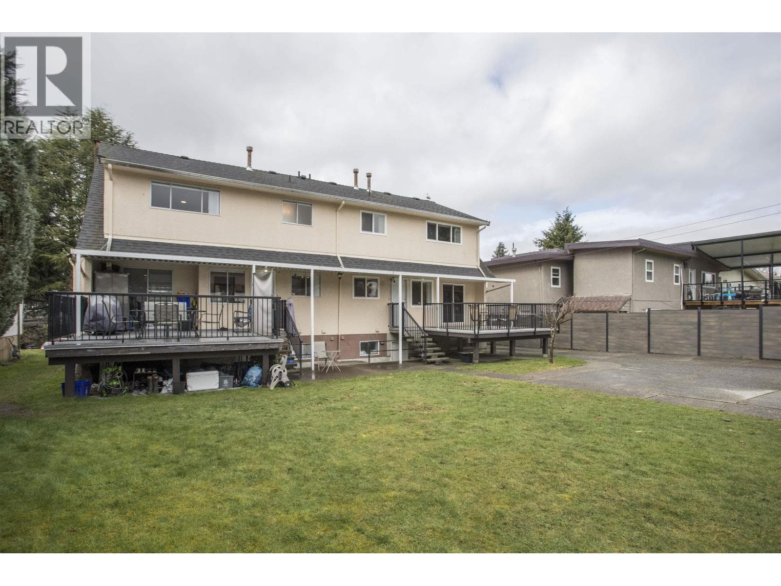 1570 1572 GILES PLACE photo 2