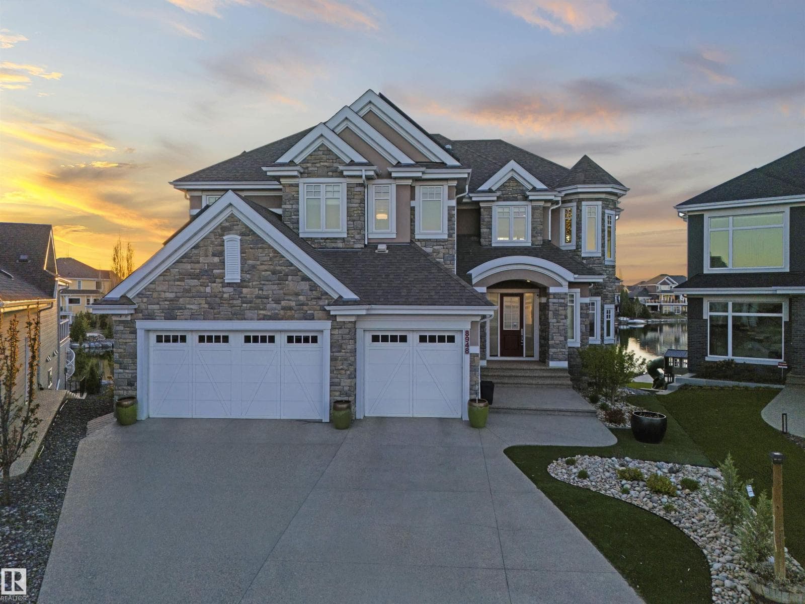 8948 20 AV SW photo 2