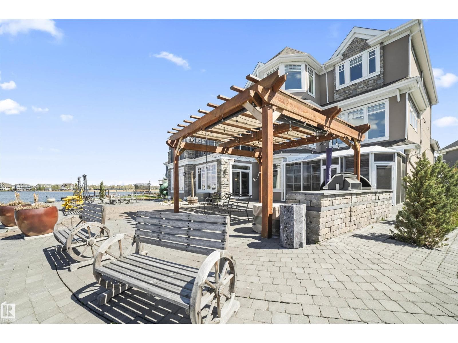 8948 20 AV SW photo 3