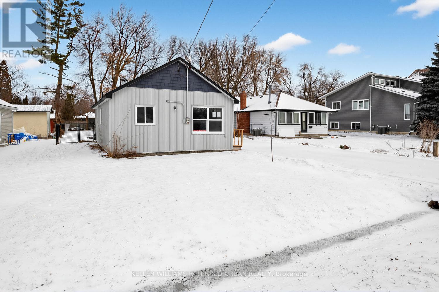 208 BAYVIEW AVENUE photo 2