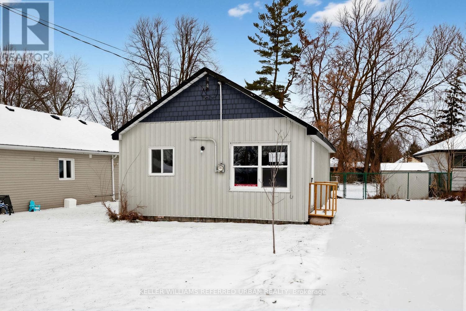 208 BAYVIEW AVENUE photo 3