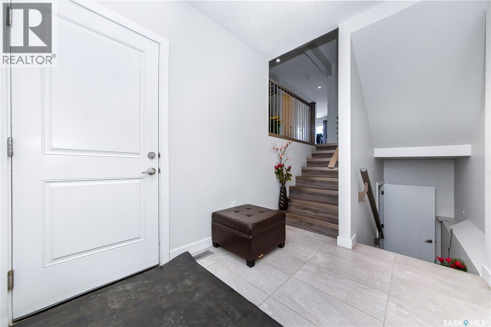 4166 Diefenbaker DRIVE photo 4
