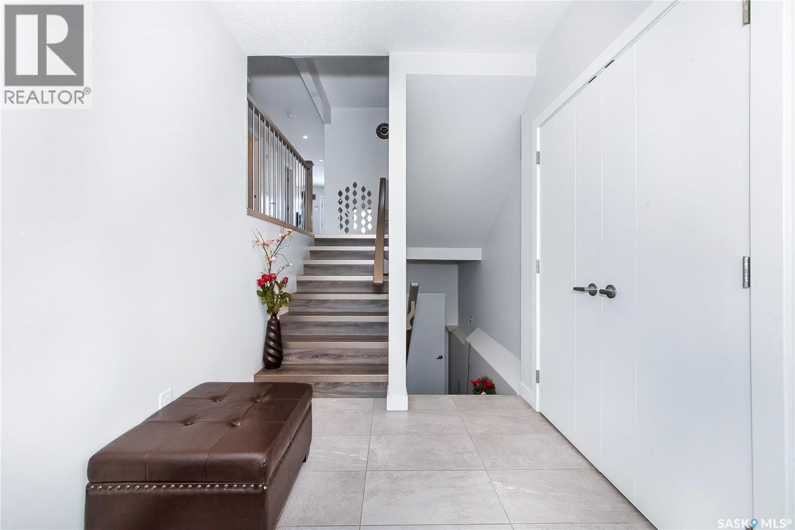 4166 Diefenbaker DRIVE photo 5