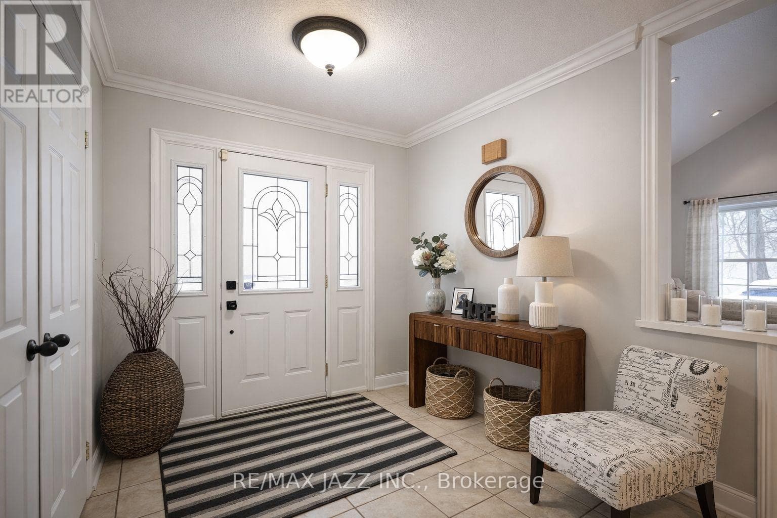1086 SOMERVILLE STREET photo 2