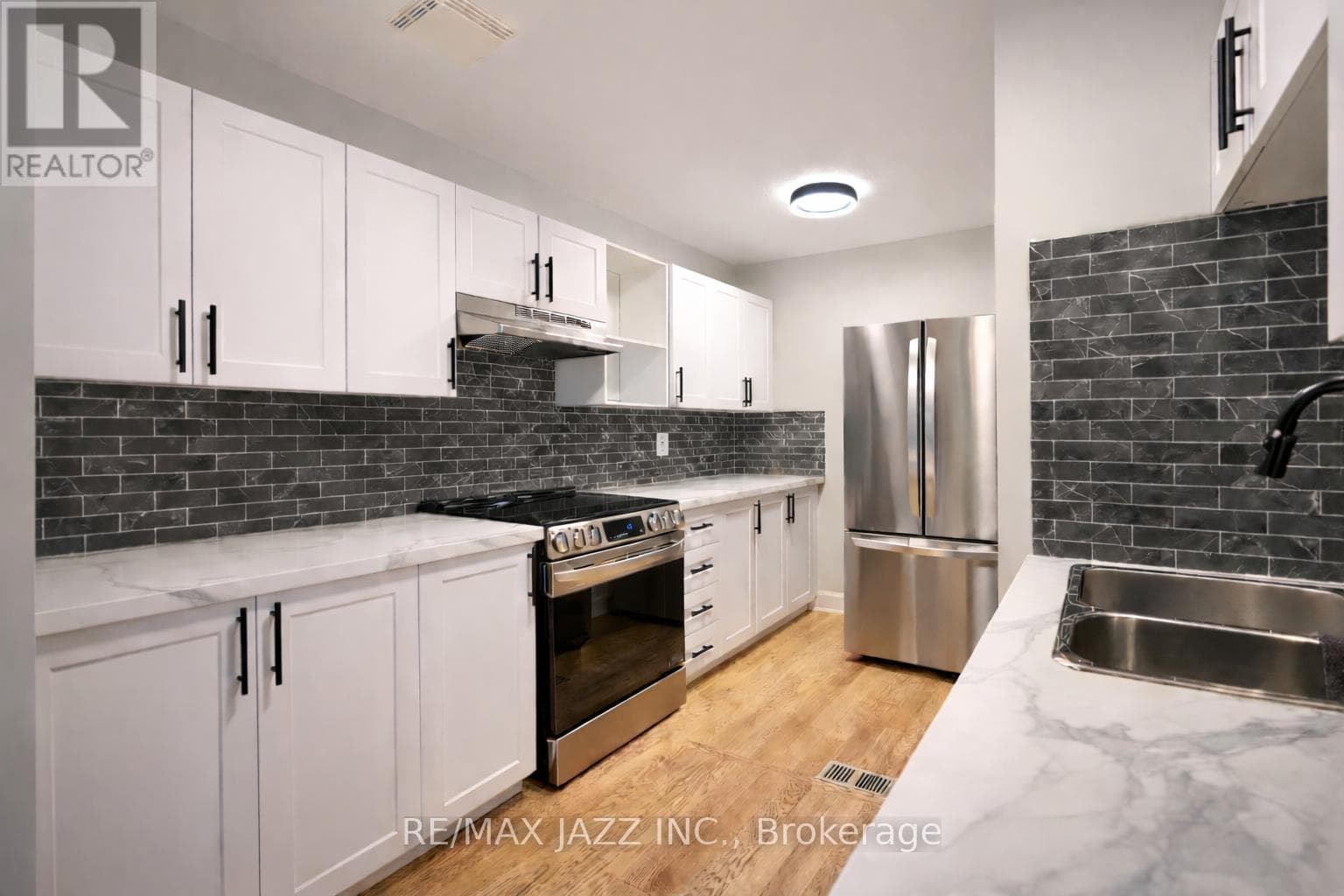 1086 SOMERVILLE STREET photo 3