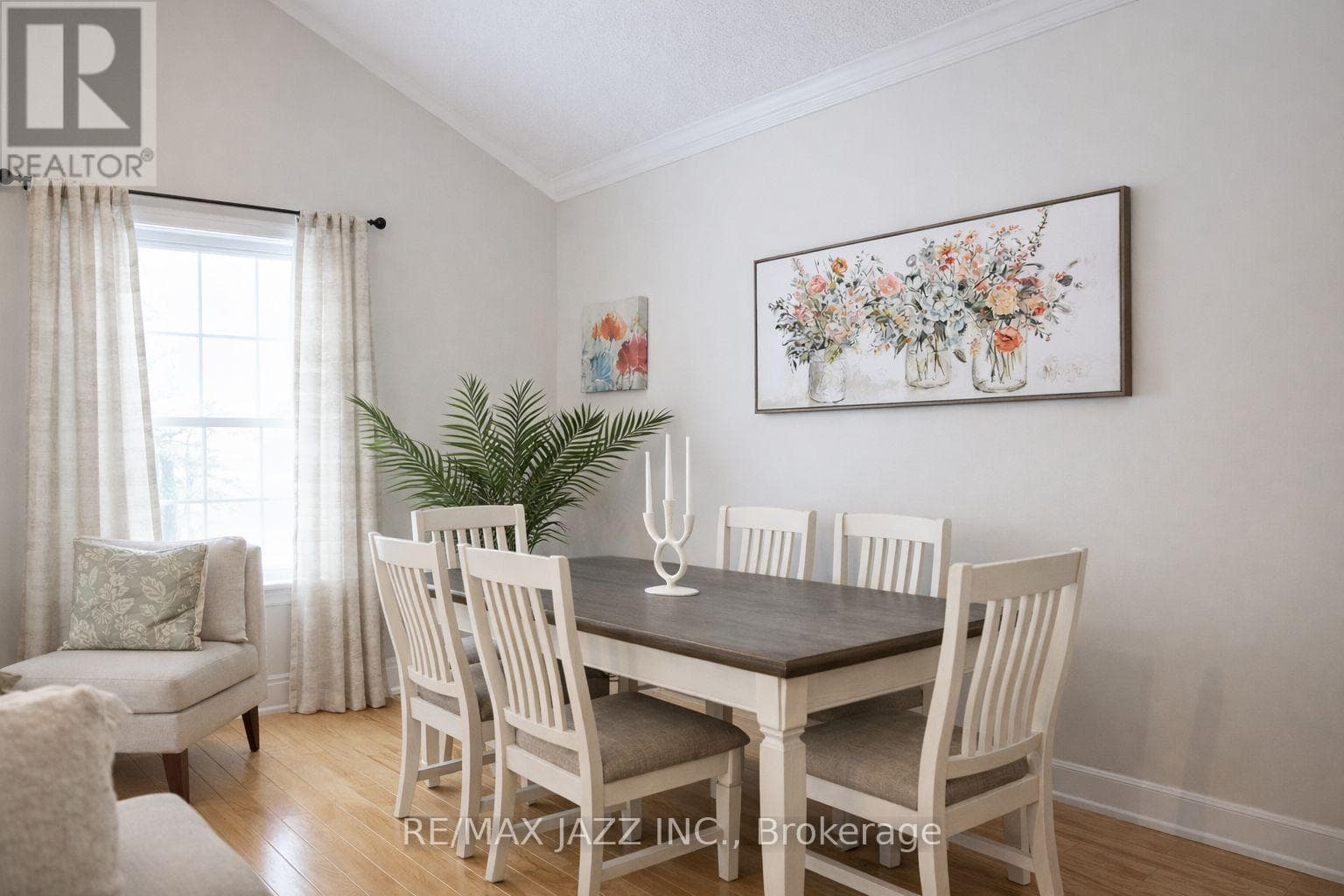 1086 SOMERVILLE STREET photo 5