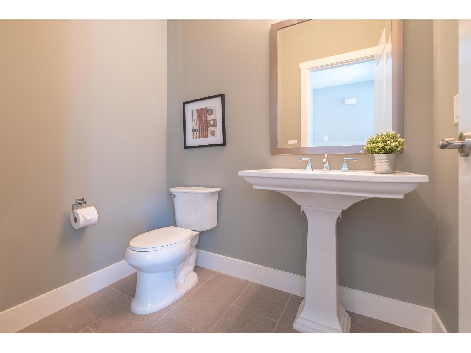 23 15885 26 AVENUE photo 4