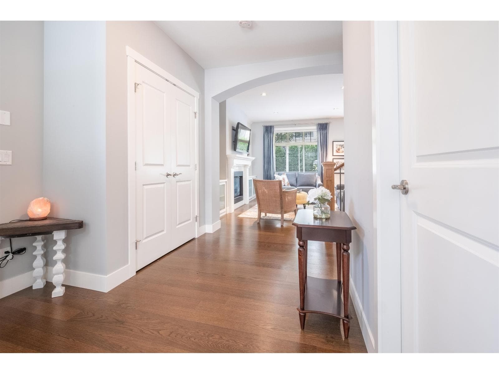 23 15885 26 AVENUE photo 3