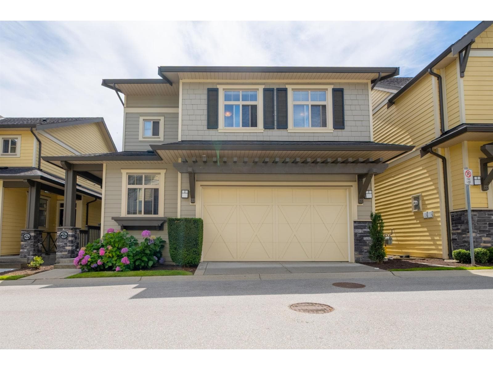 23 15885 26 AVENUE photo 2