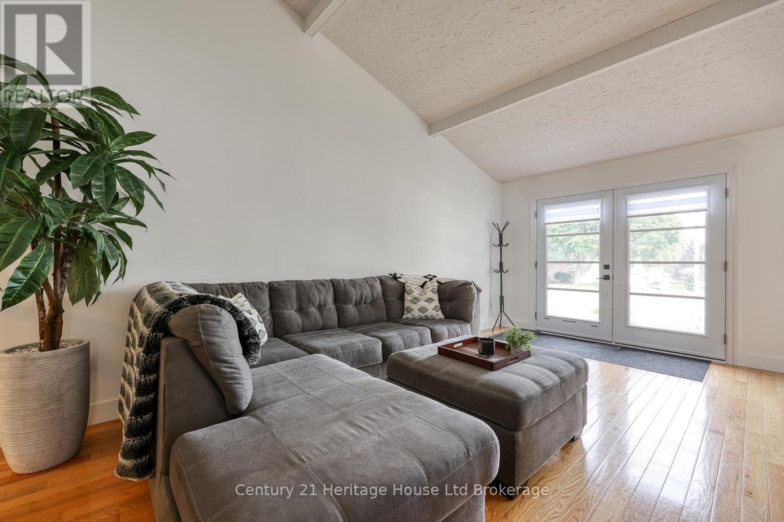 275 CARTIER DRIVE N photo 5