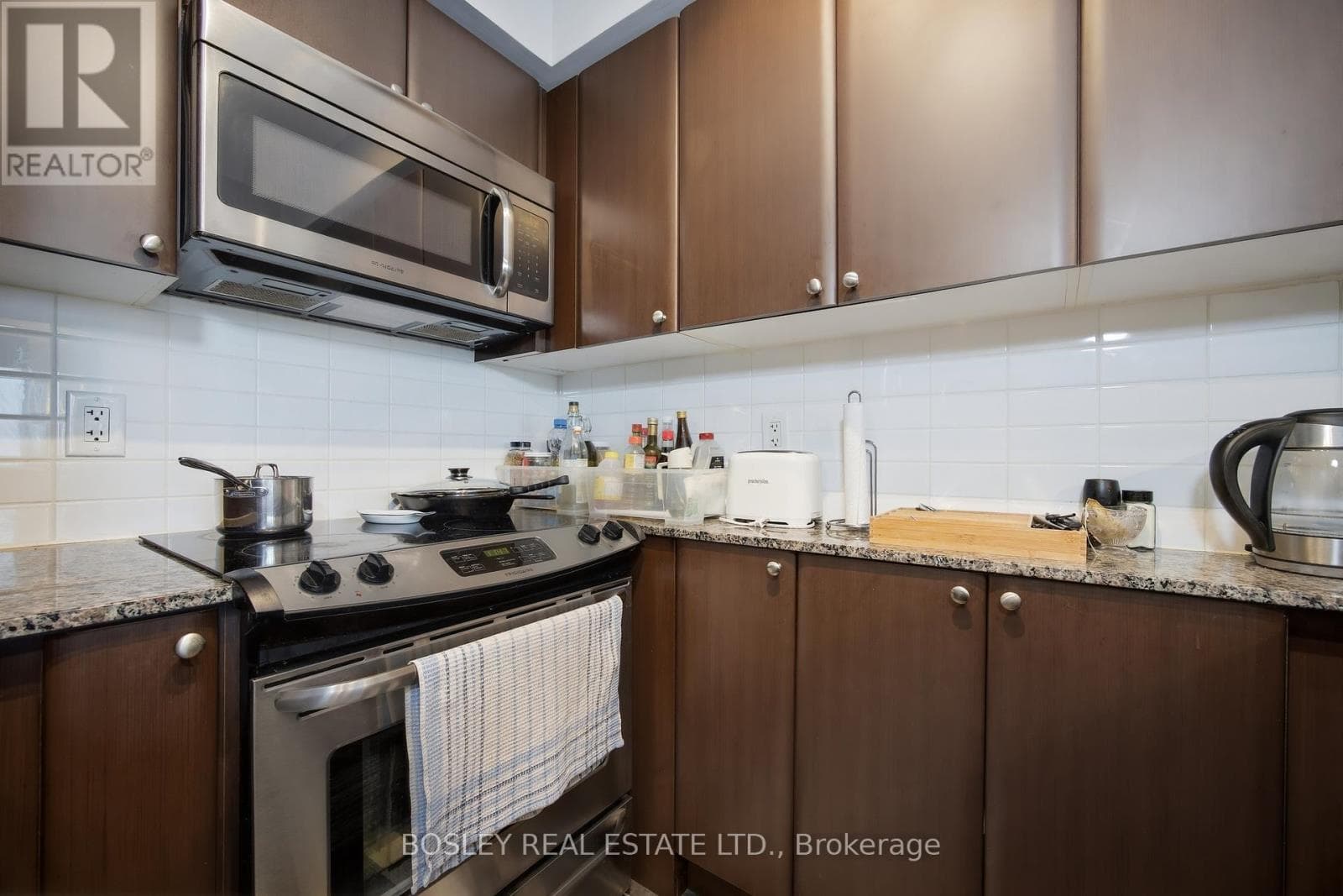 633 - 525 WILSON AVENUE photo 5
