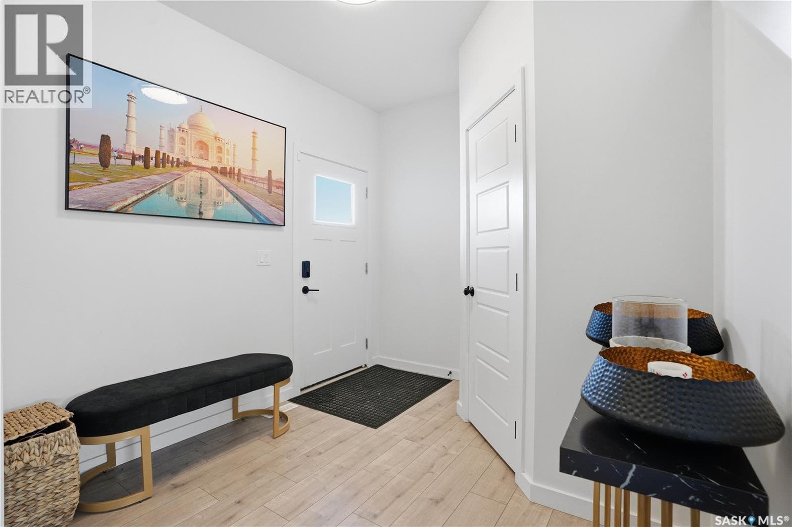 360 Barrett STREET — photo 3