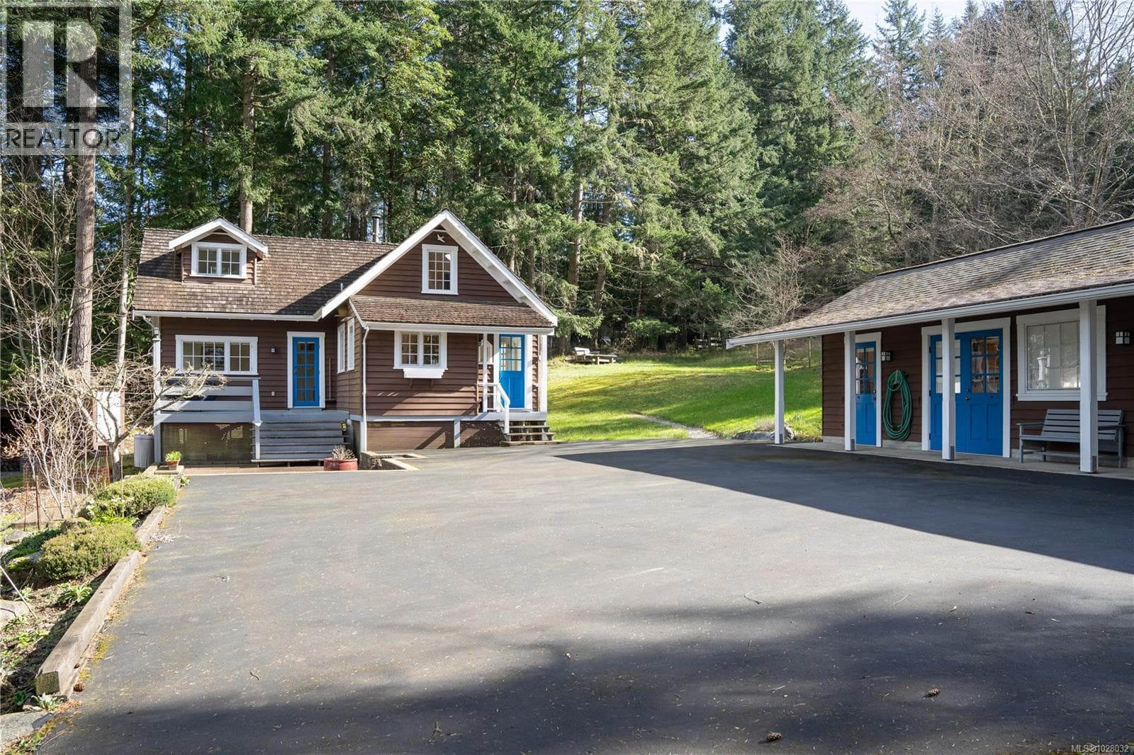 696 Rainbow Rd photo 3