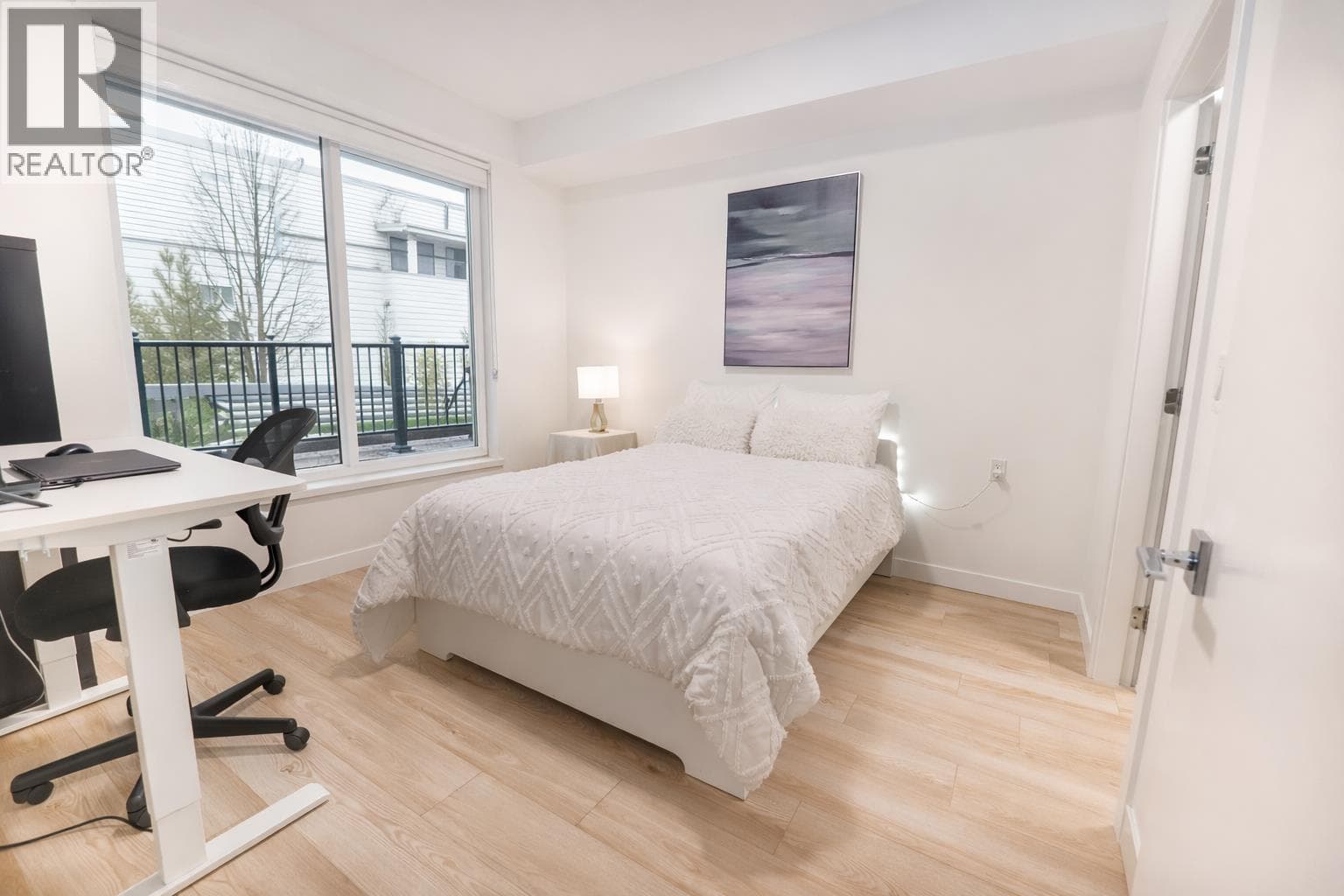 105 11913 BURNETT STREET photo 4