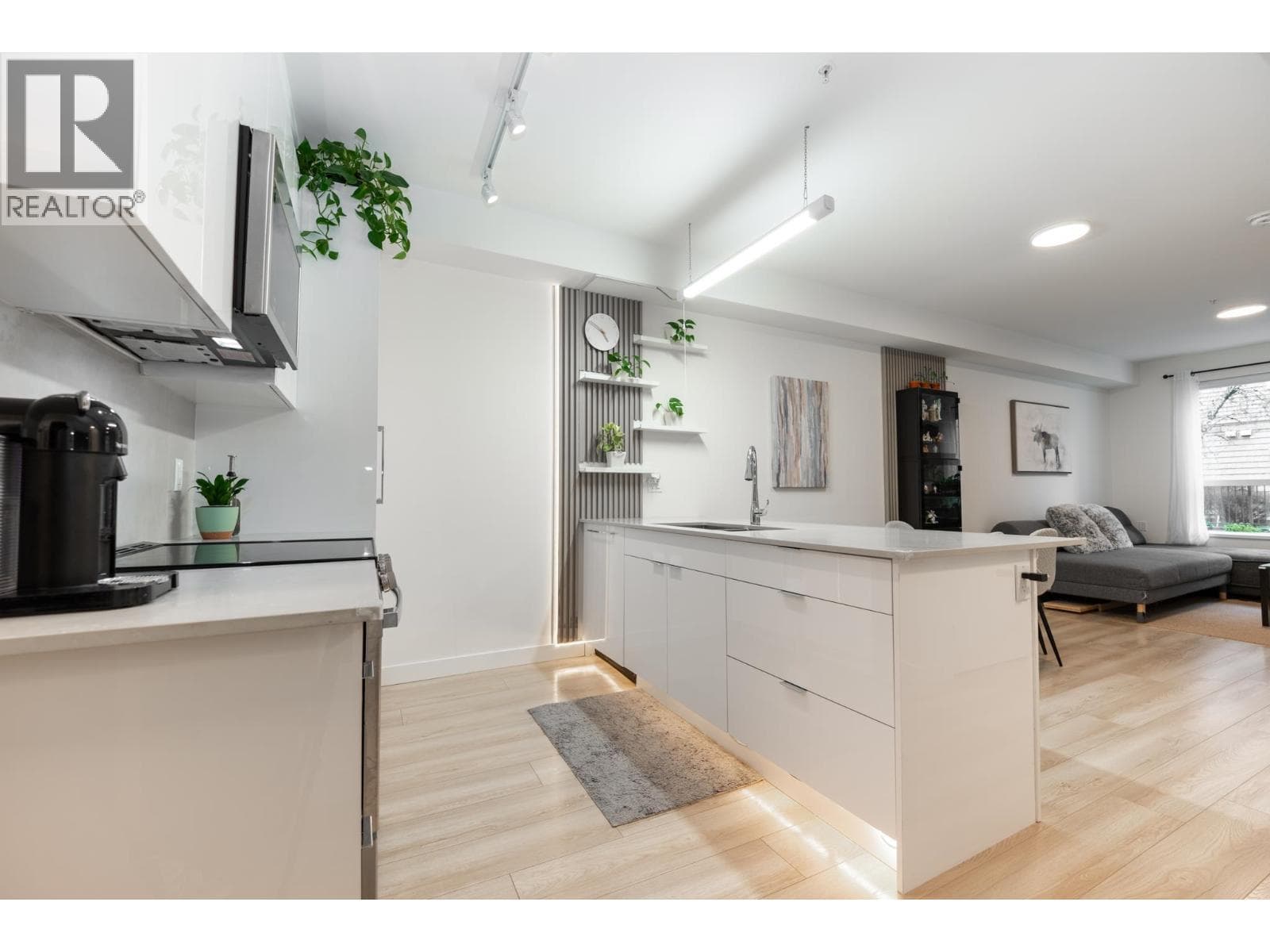 105 11913 BURNETT STREET photo 2