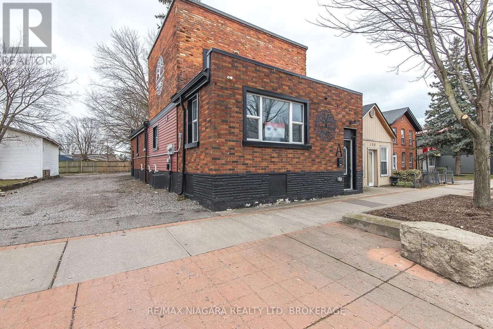 retail at 120 MAIN STREET W — $559,000
